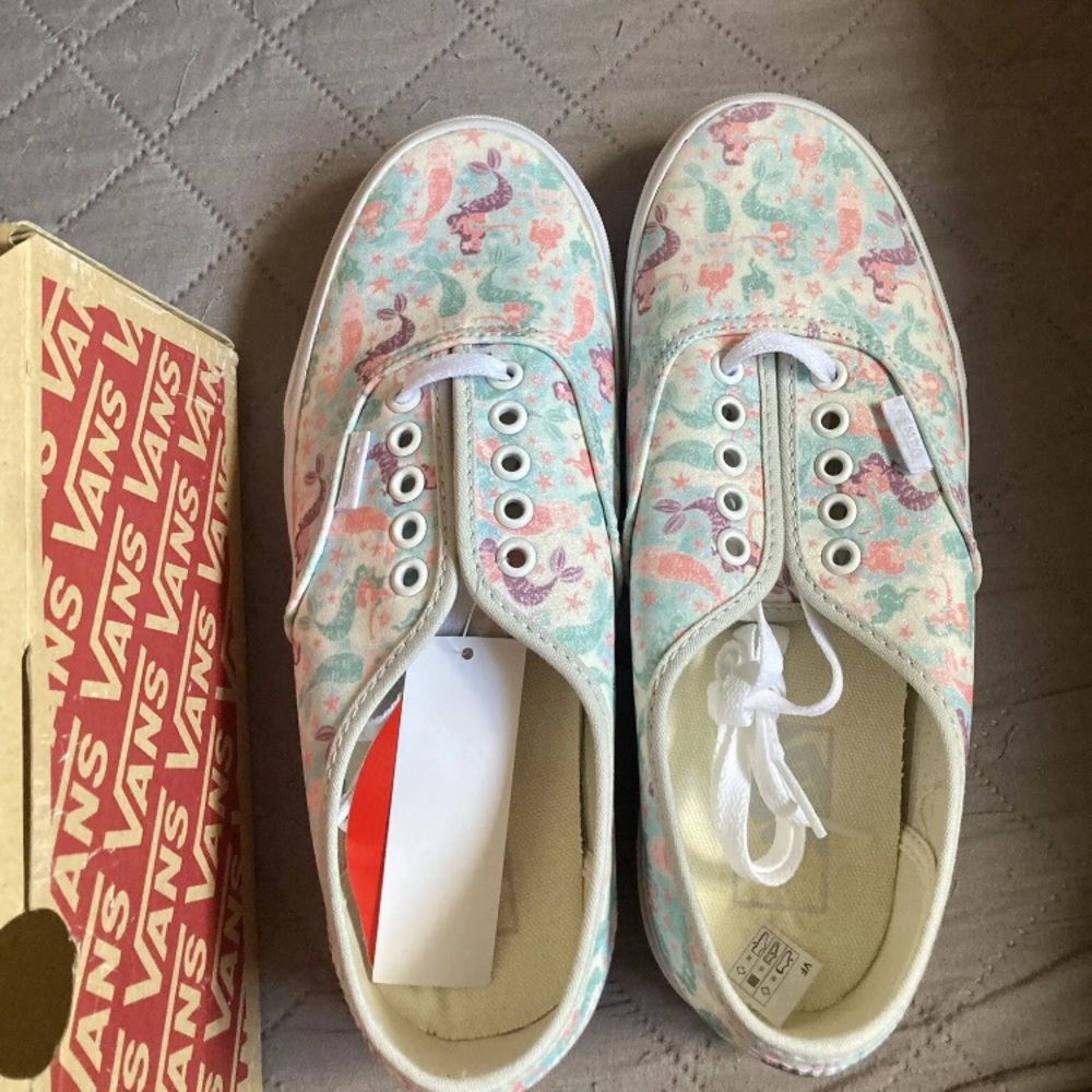 NWT New Vans Authentic Mermaid Ice Flow Glitter Low Top White Skate Shoes Size 8